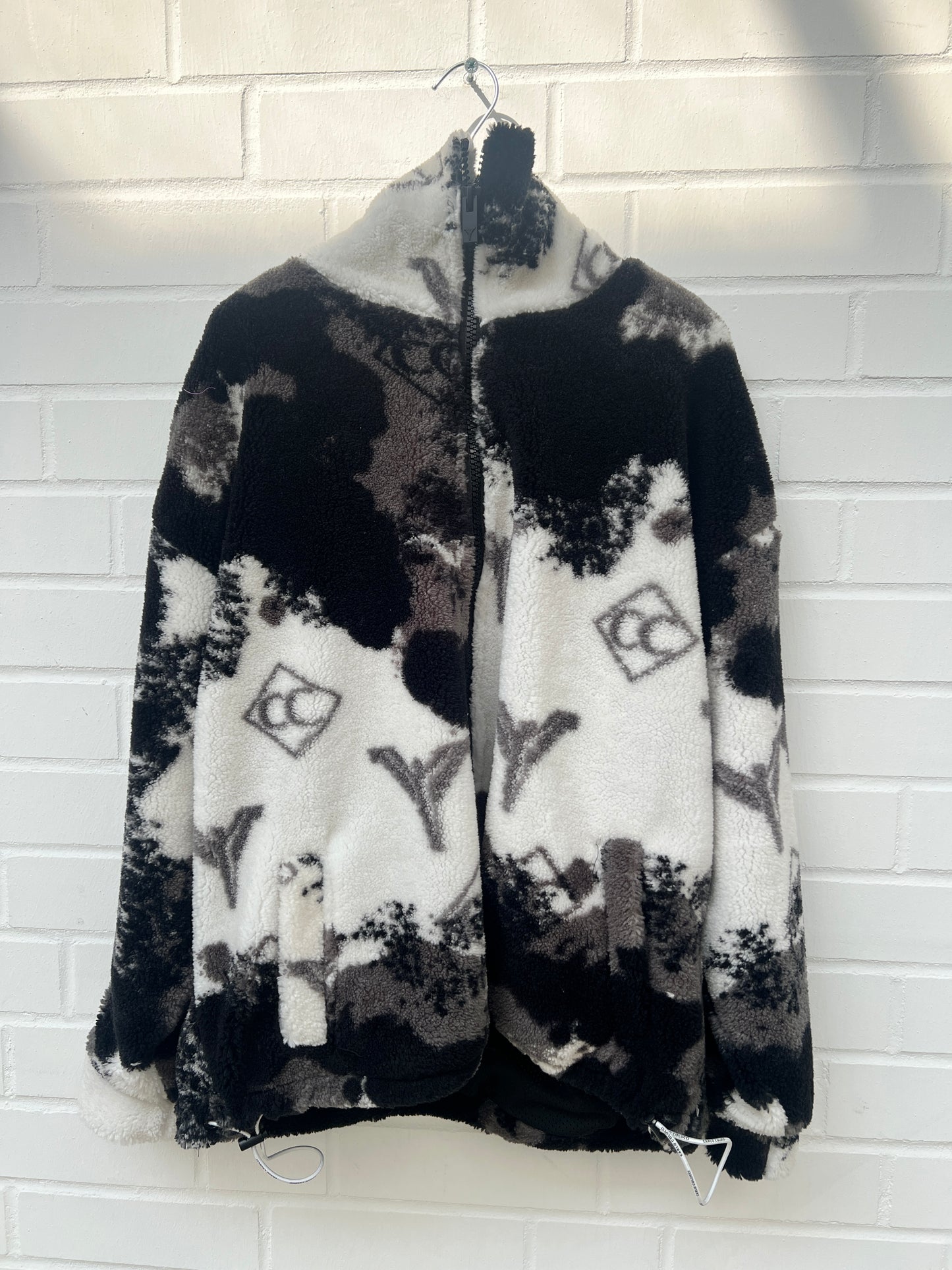 (108) CC Teddyjacke schwarzgrau