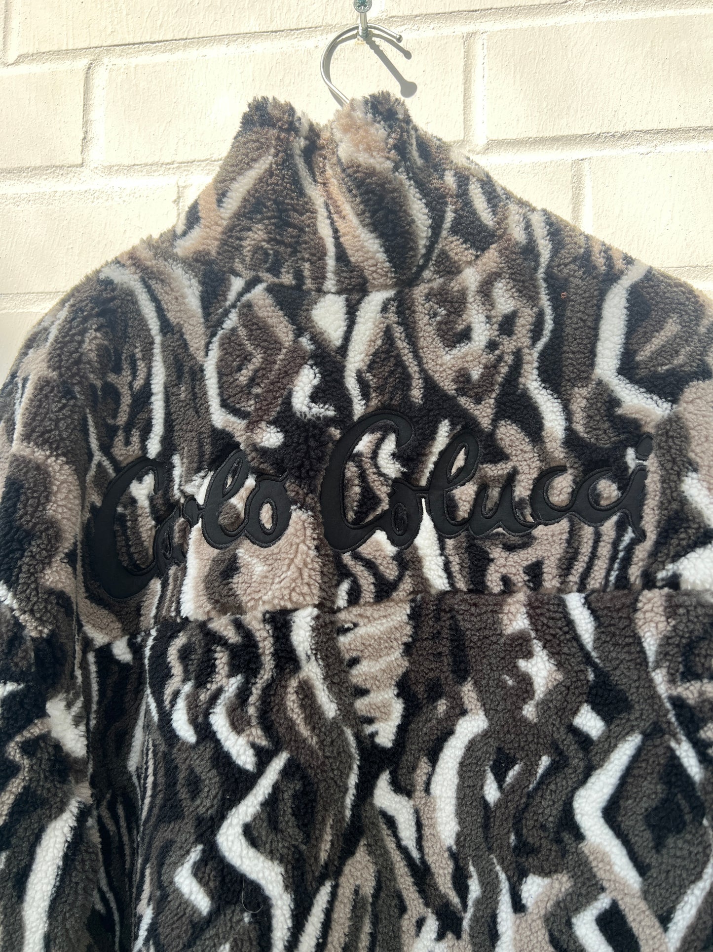 CC Teddyjacke Knöpfe schwarzbraun muster