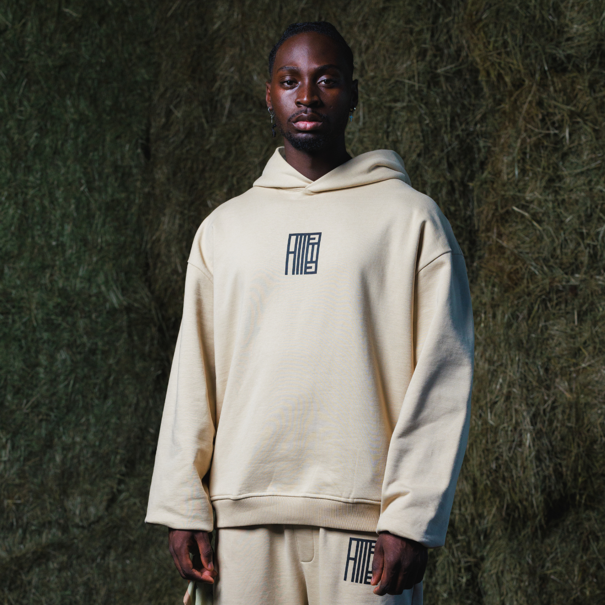 Alessandro Magno Chapter 3 Anzug Jogger Hoodie + Hose oversize beige