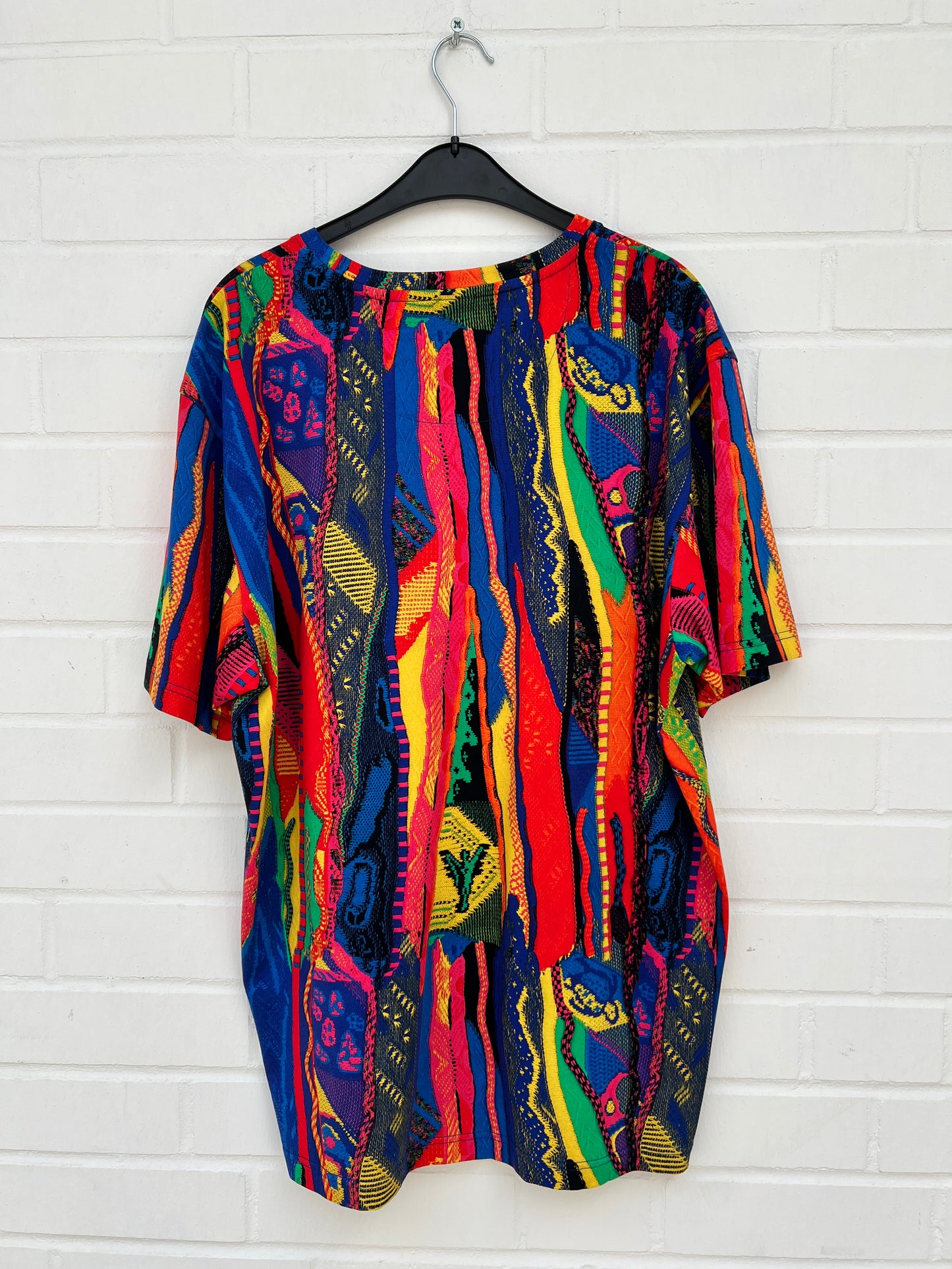 (81) Carlo Colucci Tshirt buntmuster