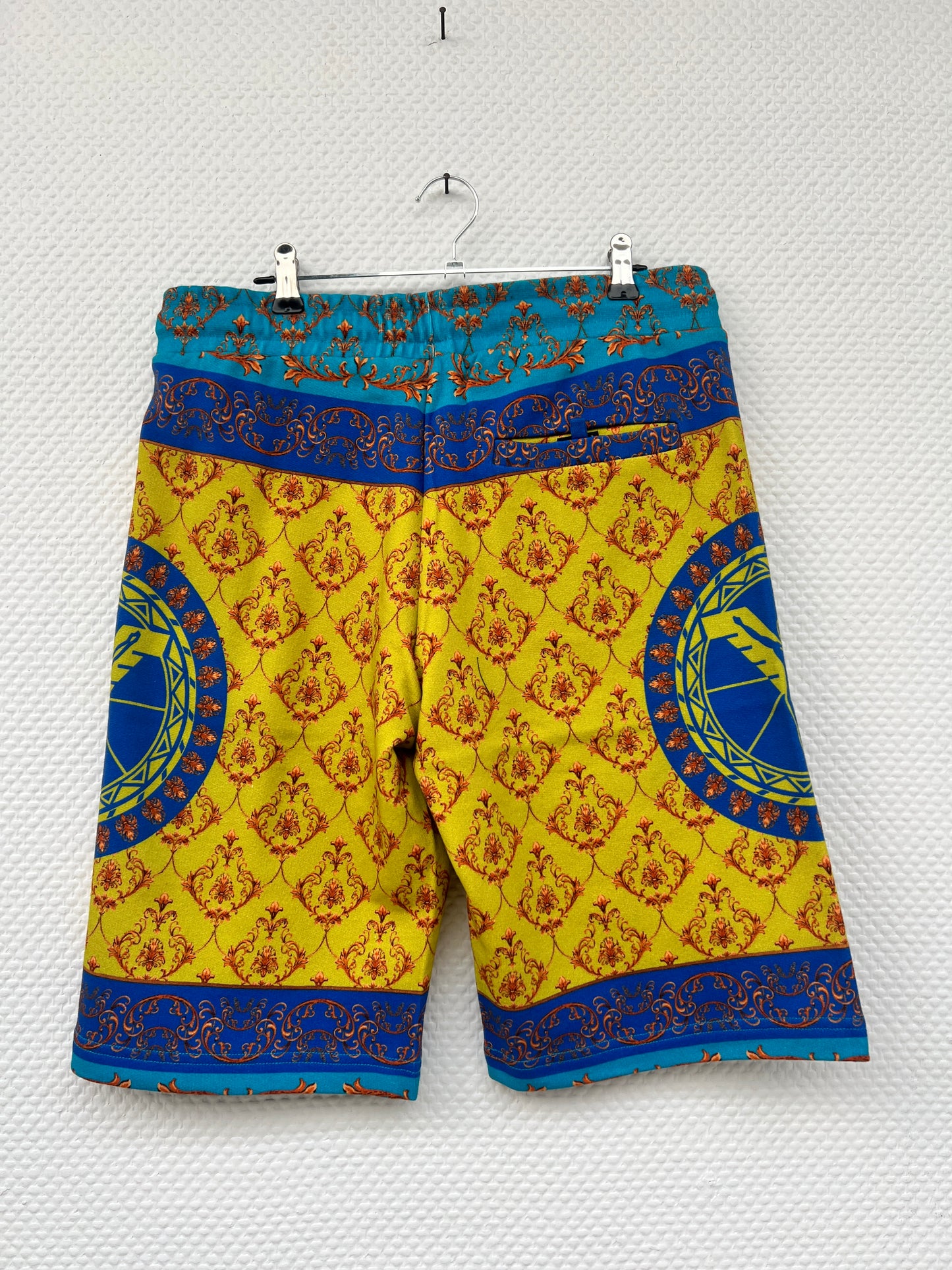 (117) Carlo Colucci Short blau-gelb Gr. XS/3XL