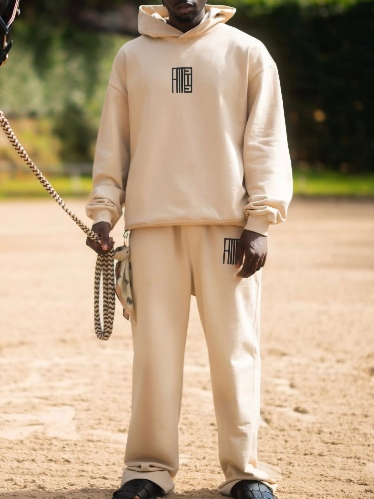 Alessandro Magno Chapter 3 Anzug Jogger Hoodie + Hose oversize beige