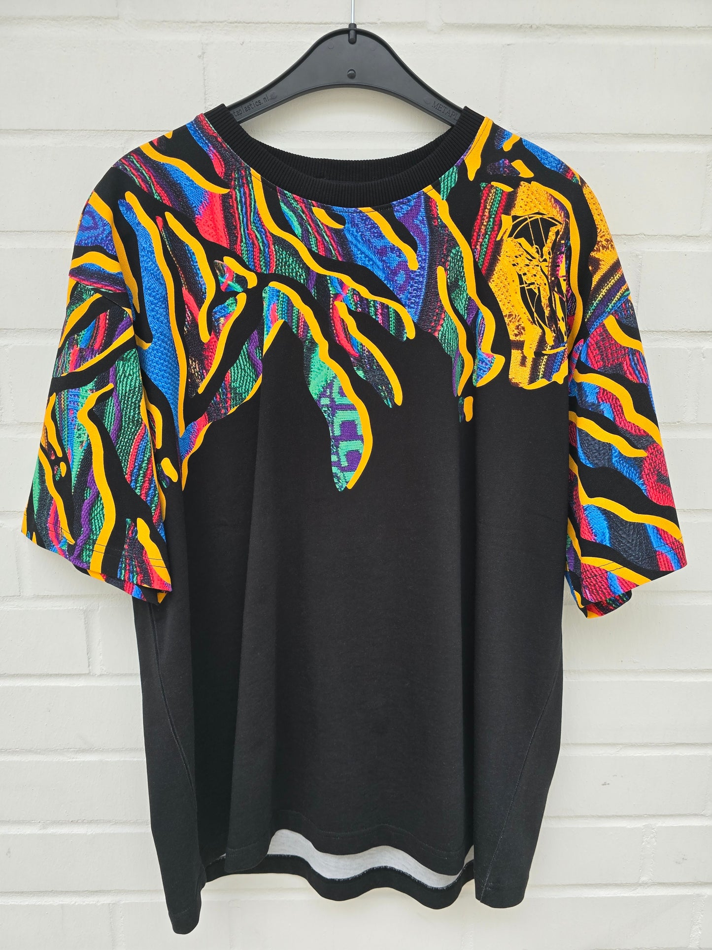(58) Carlo Colucci Tshirt schwarz bunt M