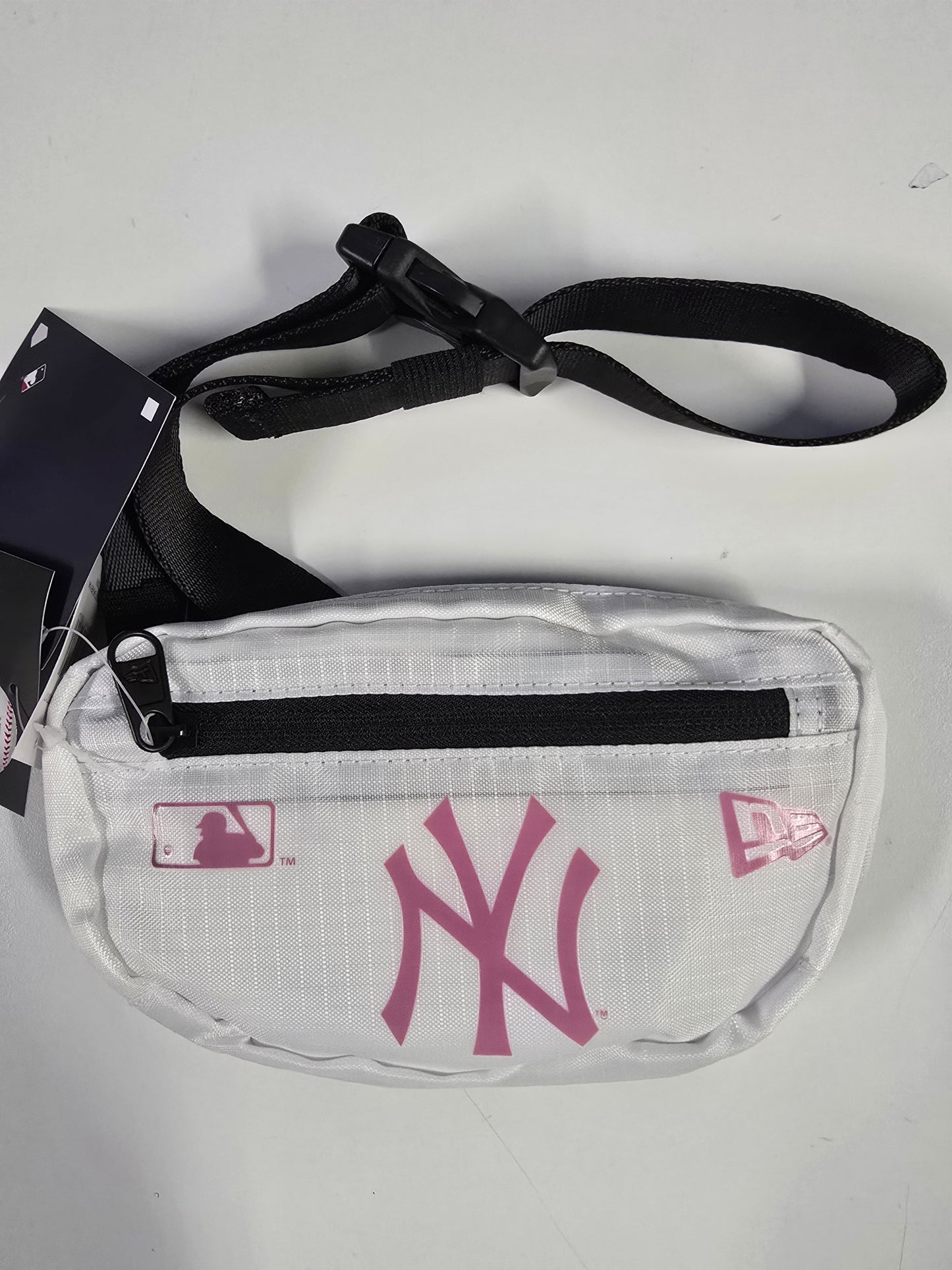 (59) New Era Bauchtasche weiß rosa