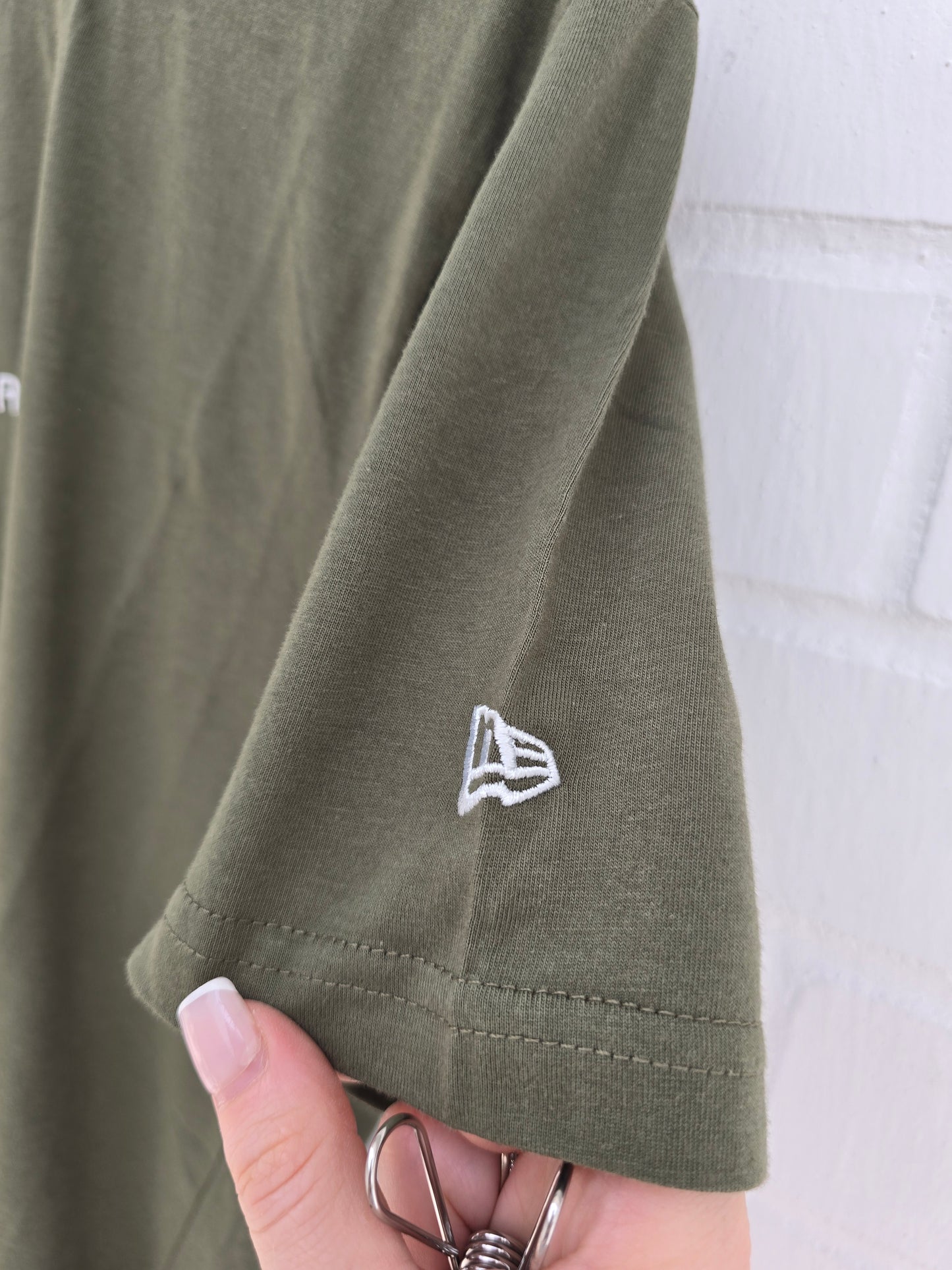 (122) NFL New Era Tshirt khaki grün