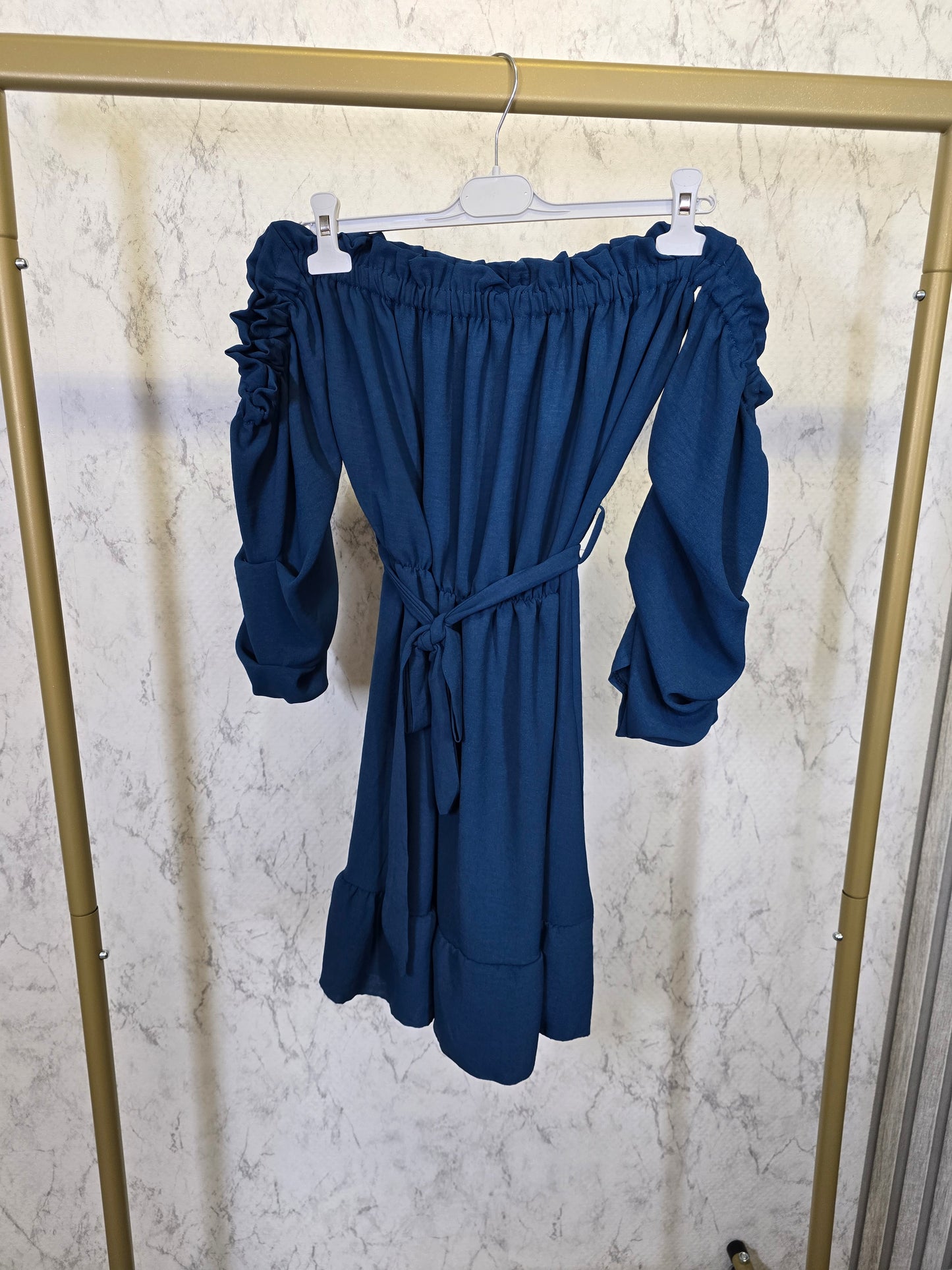 Schulterfreies Sommerkleid langarm
