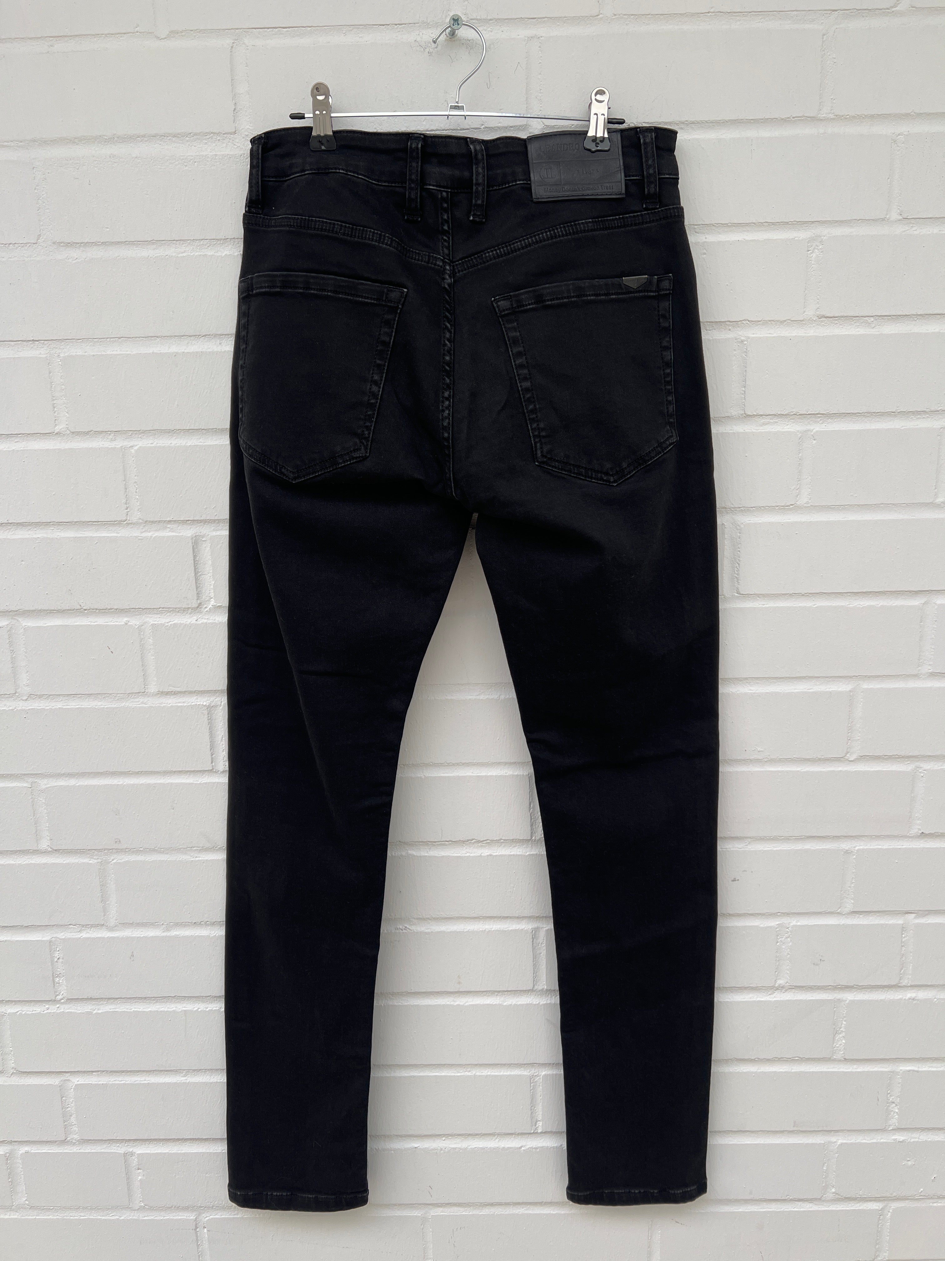 Leandro Lopes schwarz