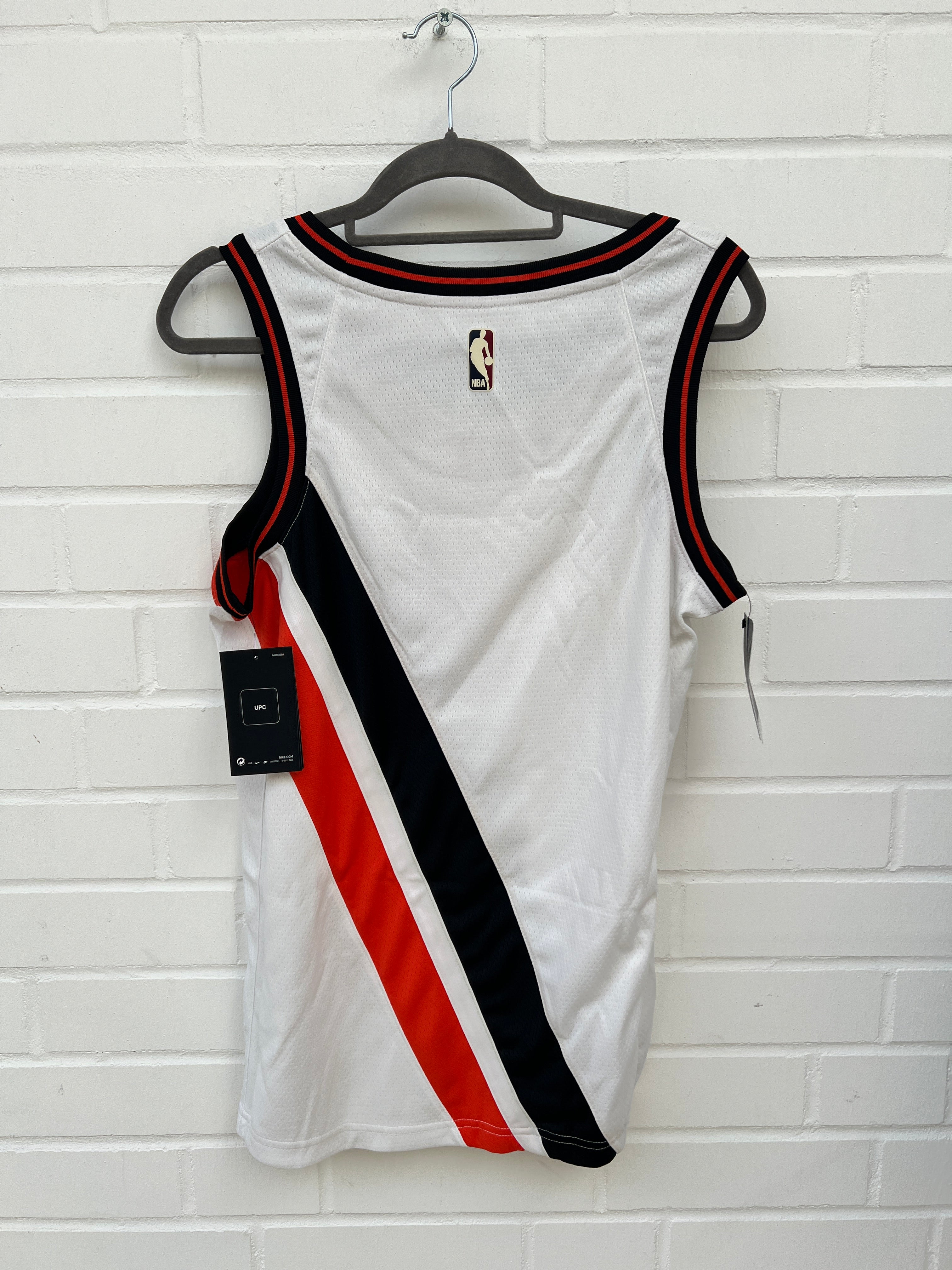 (90) NBA Braves Trikot weiß