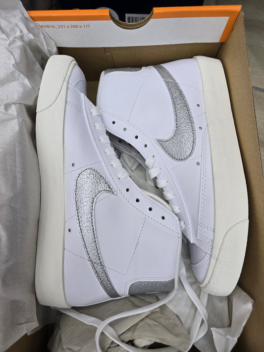 Nike W Blazer Mid 77 ESS DQ7574 100 weiß