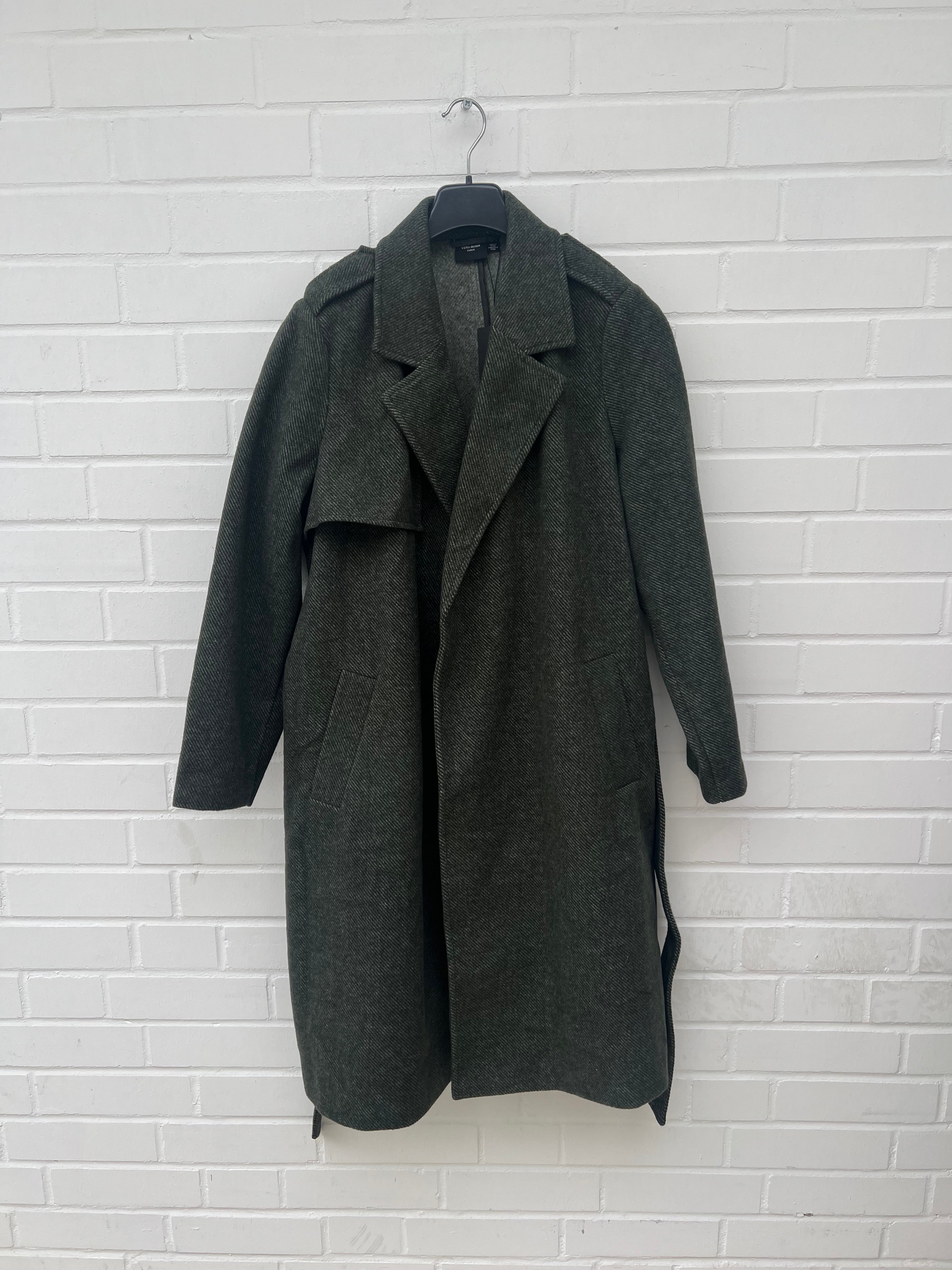 Vero Moda Curve Mantel in dunkelgrün Gr46