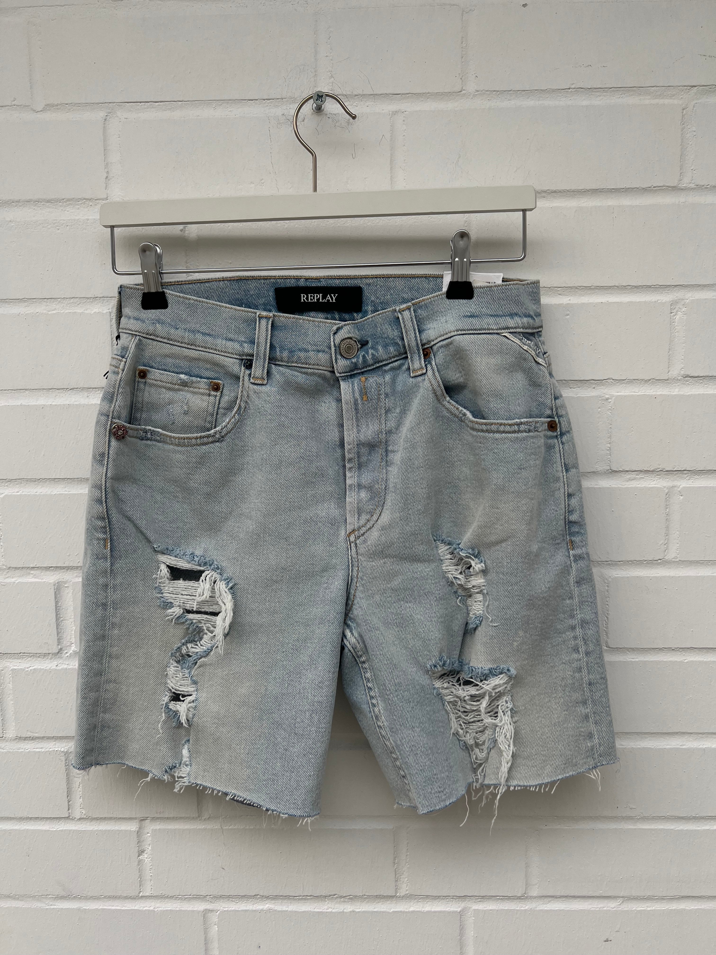 REPLAY Ripped Jeans Short hellblau Gr27
