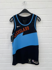 (176) NBA Cleveland Trikot blau schwarz