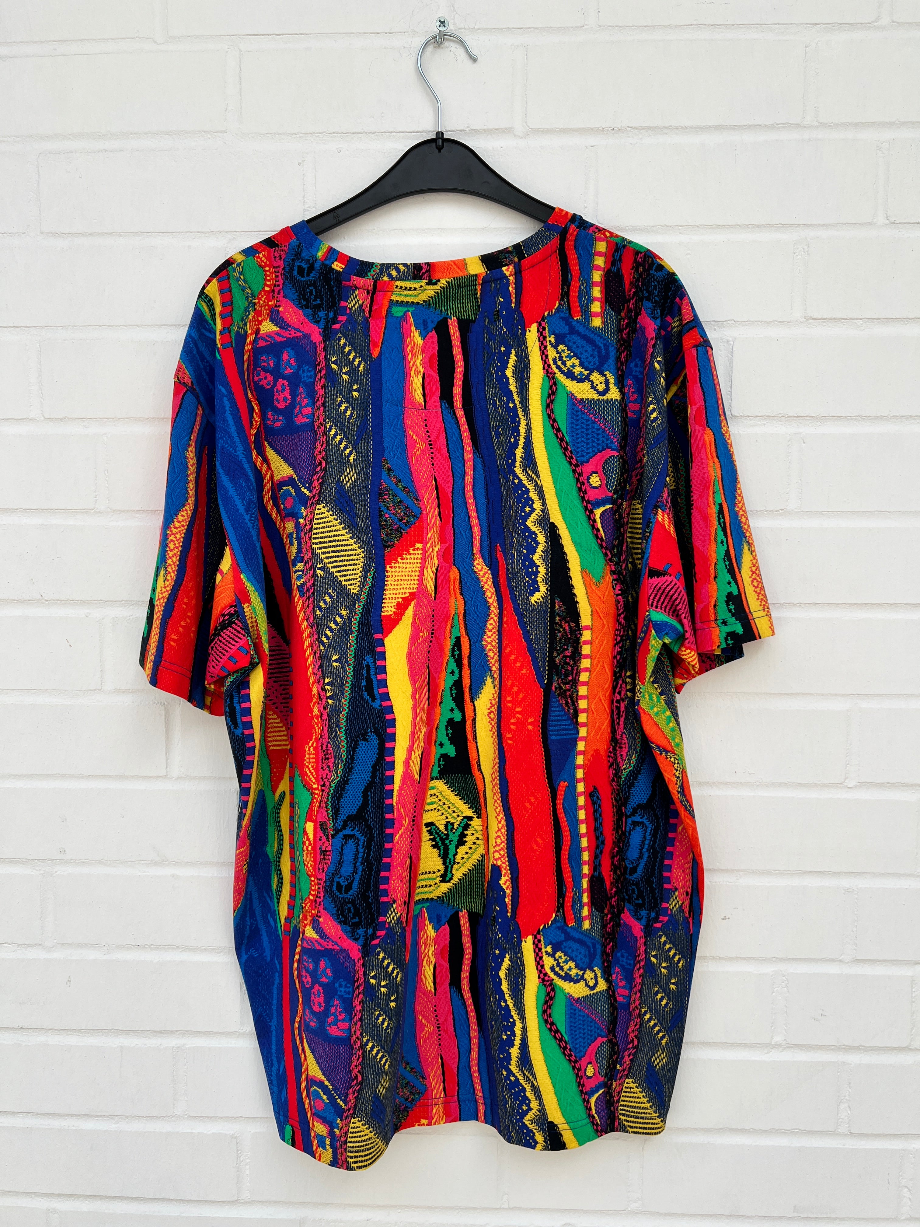 (81) Carlo Colucci Tshirt buntmuster