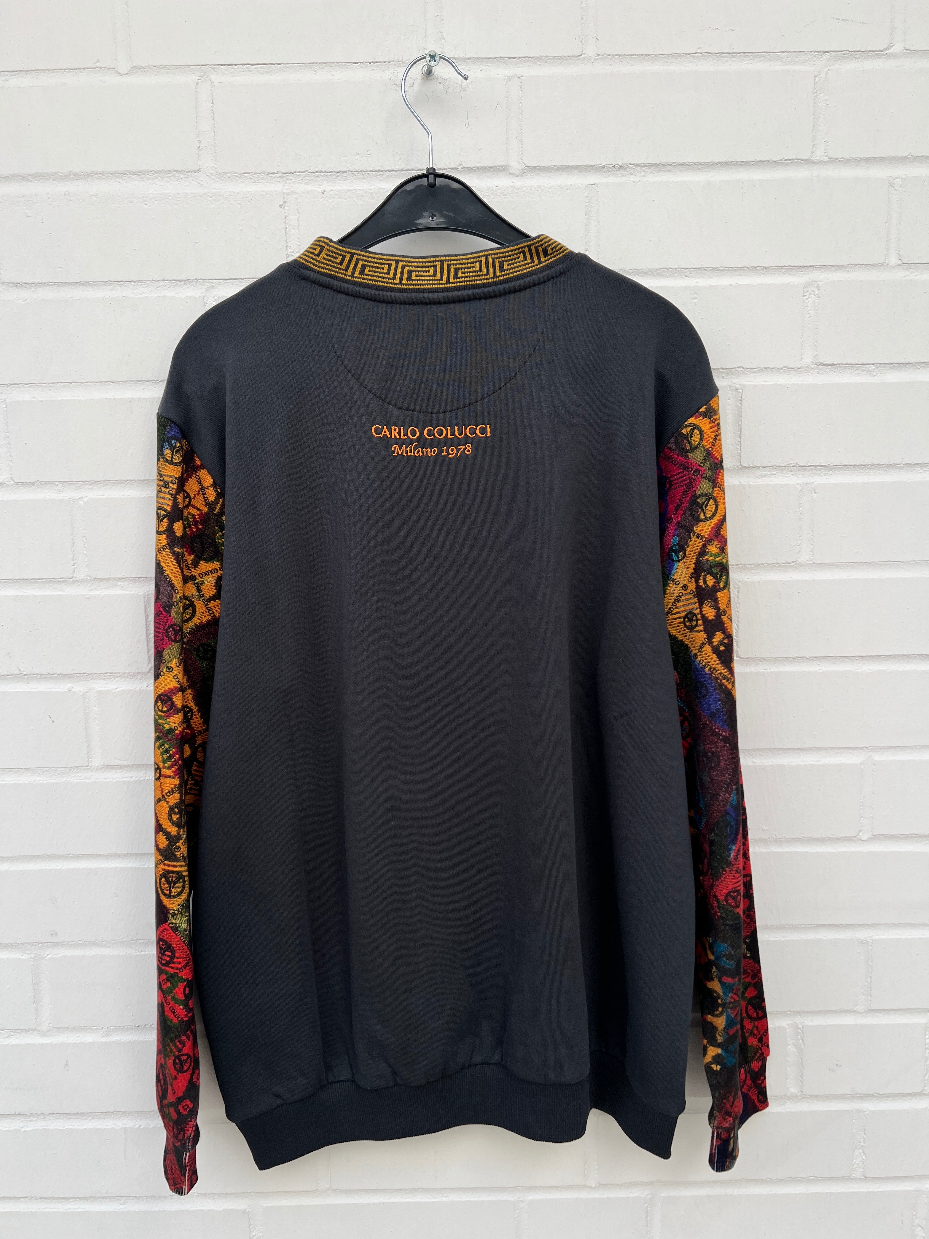 (147) Carlo Colucci Sweatshirt grau orange muster