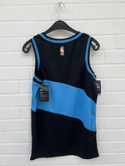 (176) NBA Cleveland Trikot blau schwarz