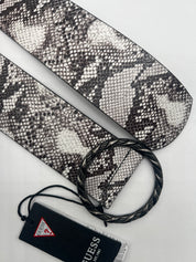 GUESS Gürtel Schlangen Muster schwarz grau