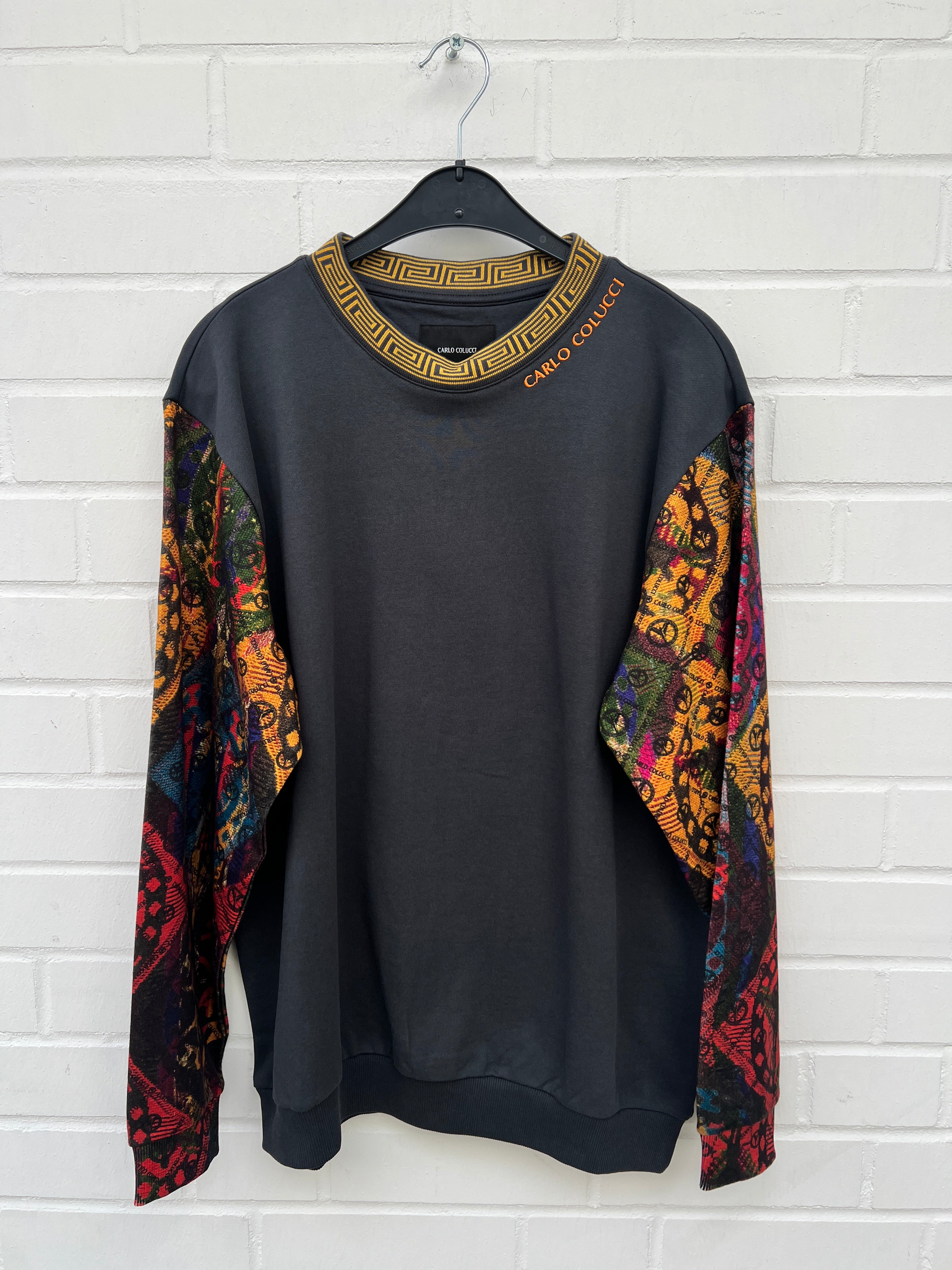 (147) Carlo Colucci Sweatshirt grau orange muster