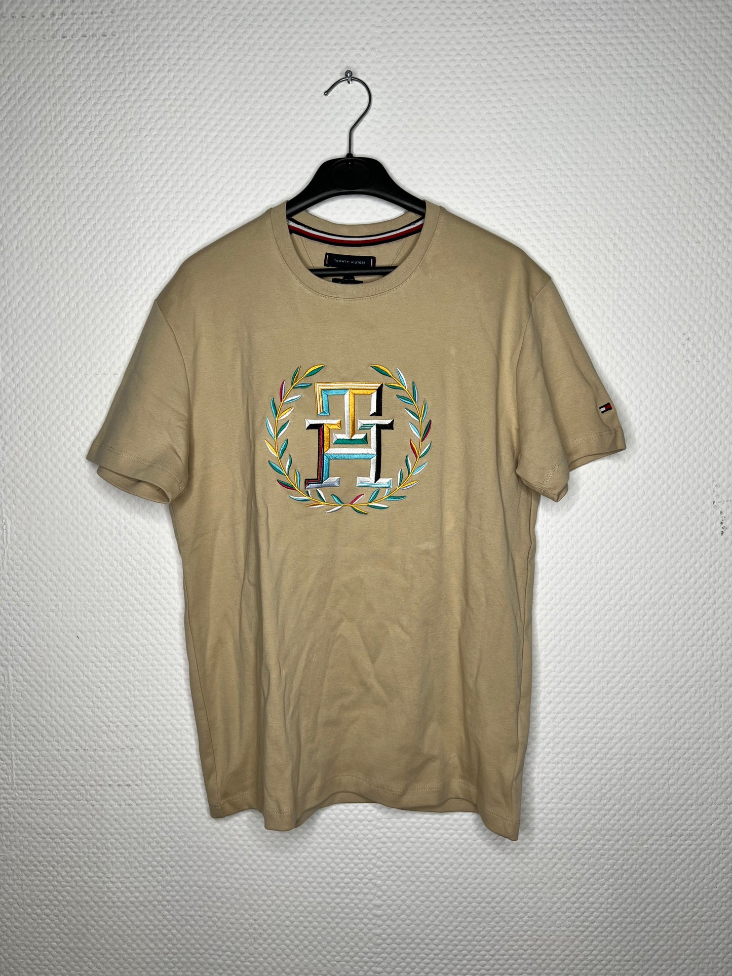 (20) Tommy Hilfiger T-Shirt beige mit Sticklogo