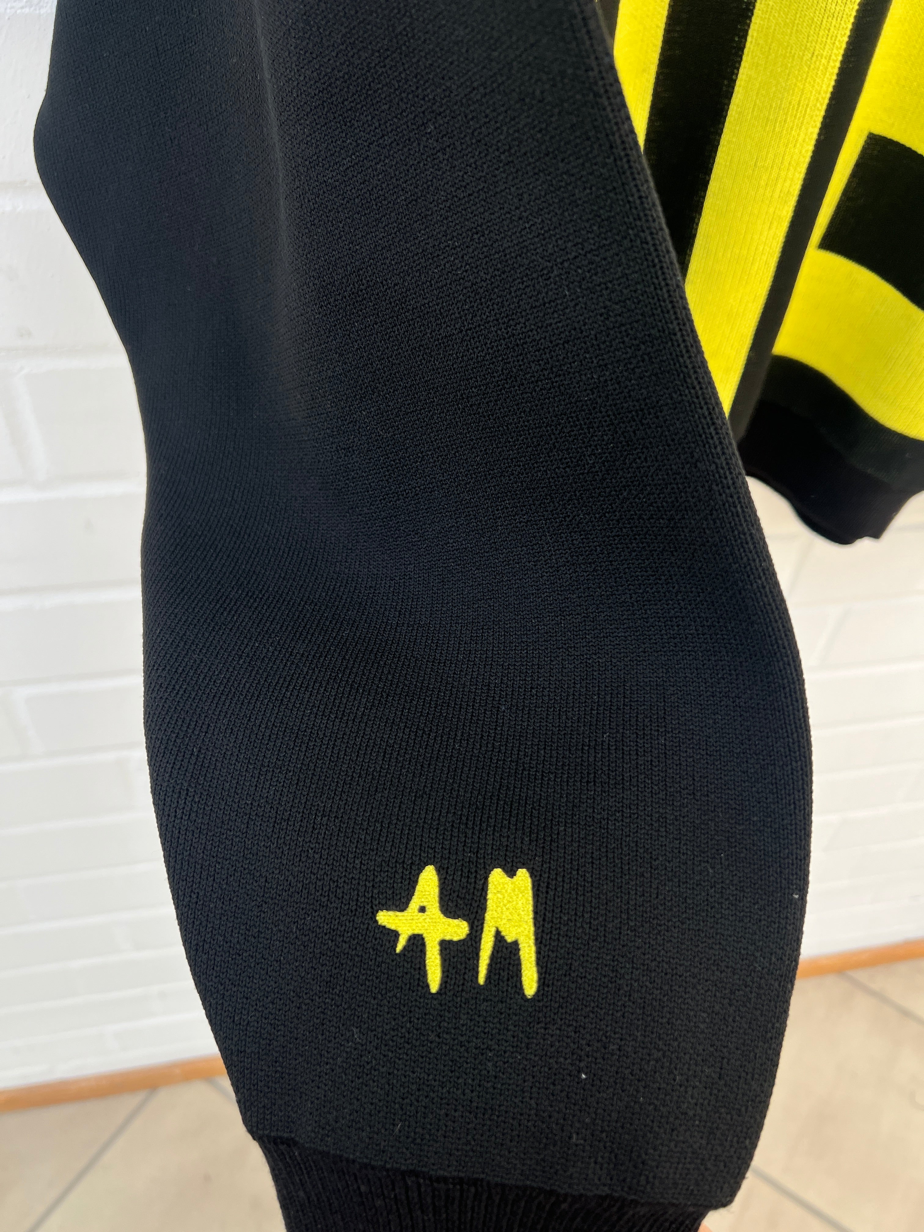 (159) A.M Pullover schwarz gelb
