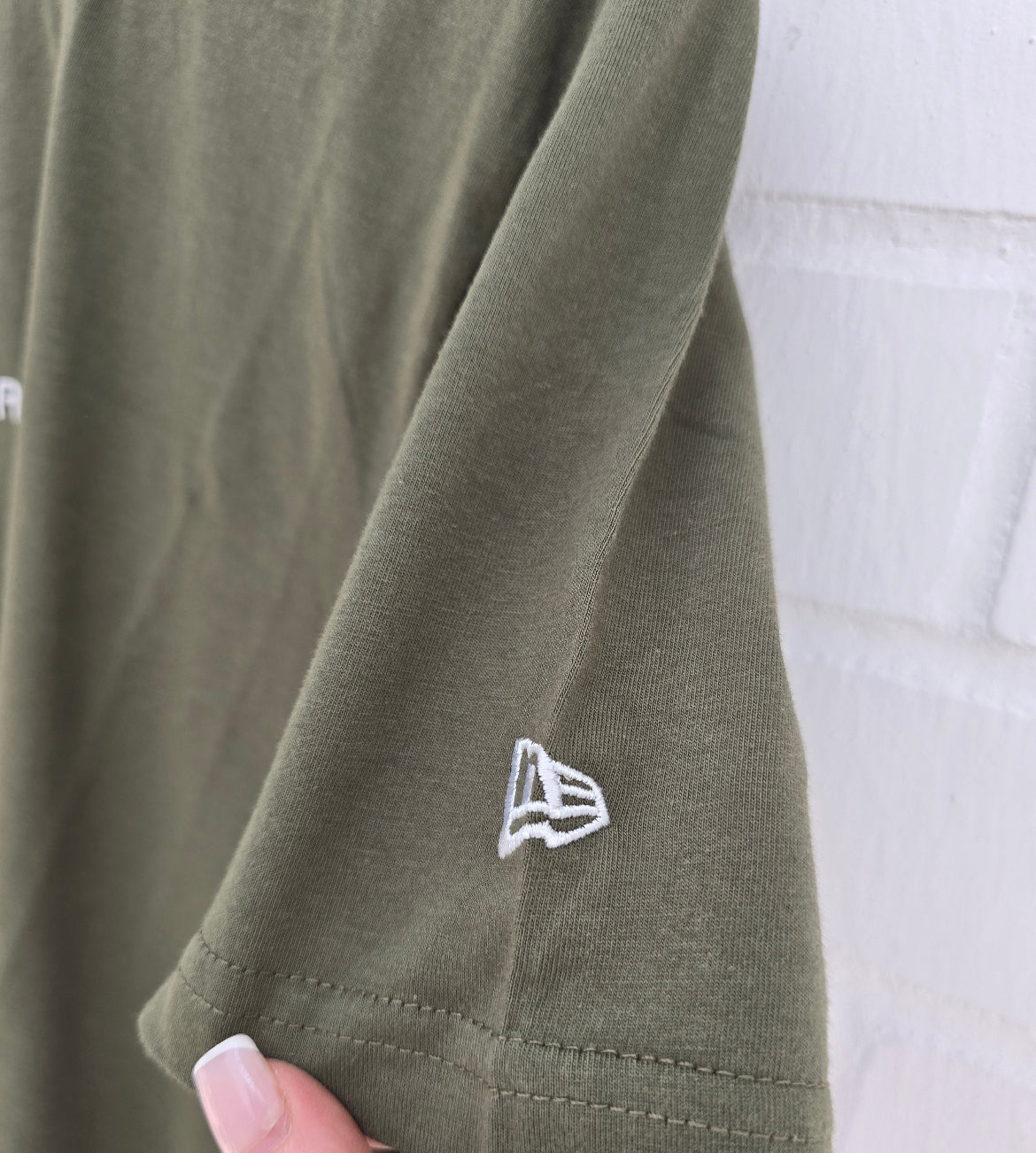 (120) NEW ERA Tshirt khaki grün