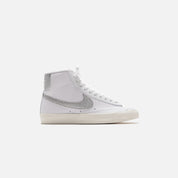 Nike W Blazer Mid 77 ESS DQ7574 100 weiß Sneaker