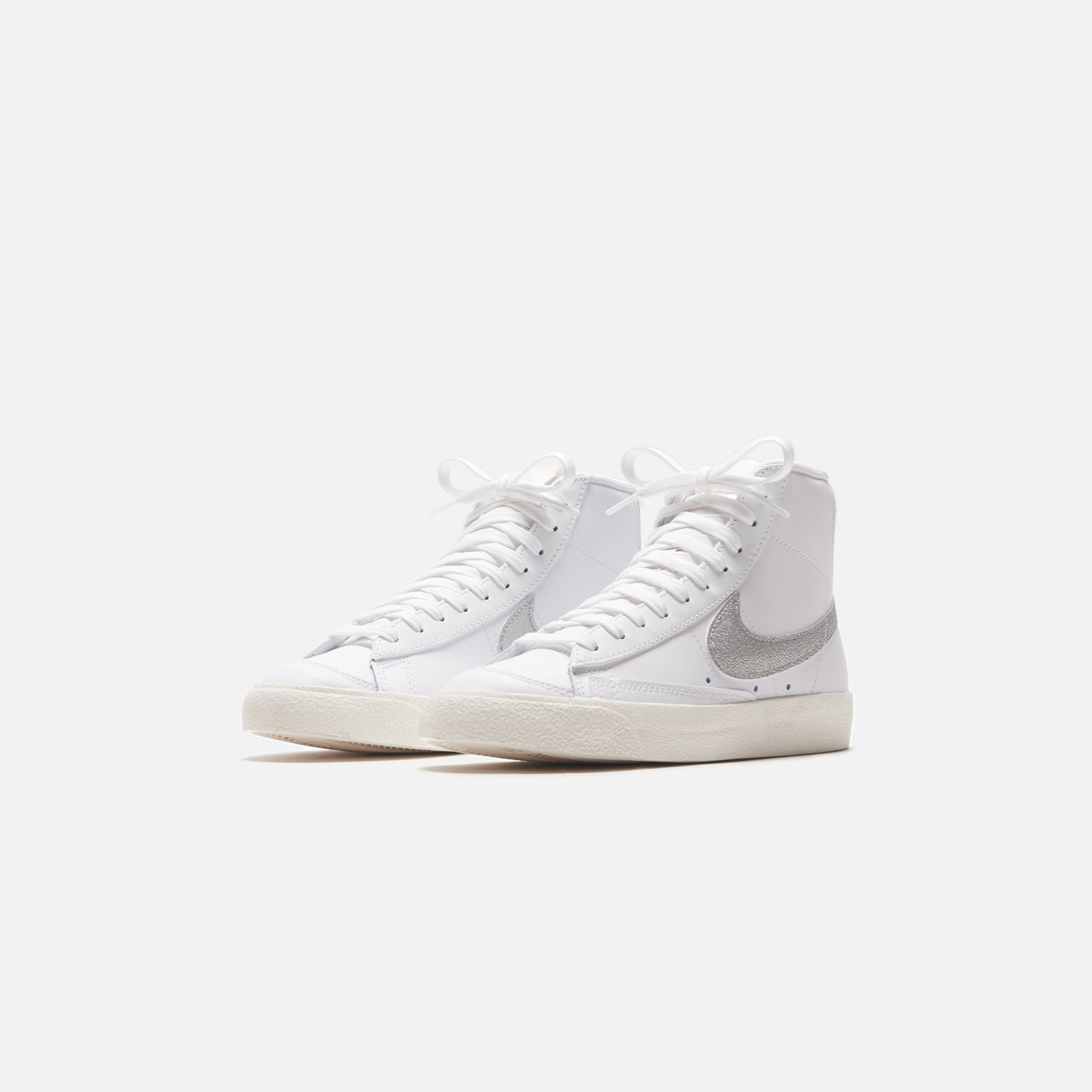 Nike W Blazer Mid 77 ESS DQ7574 100 weiß Sneaker