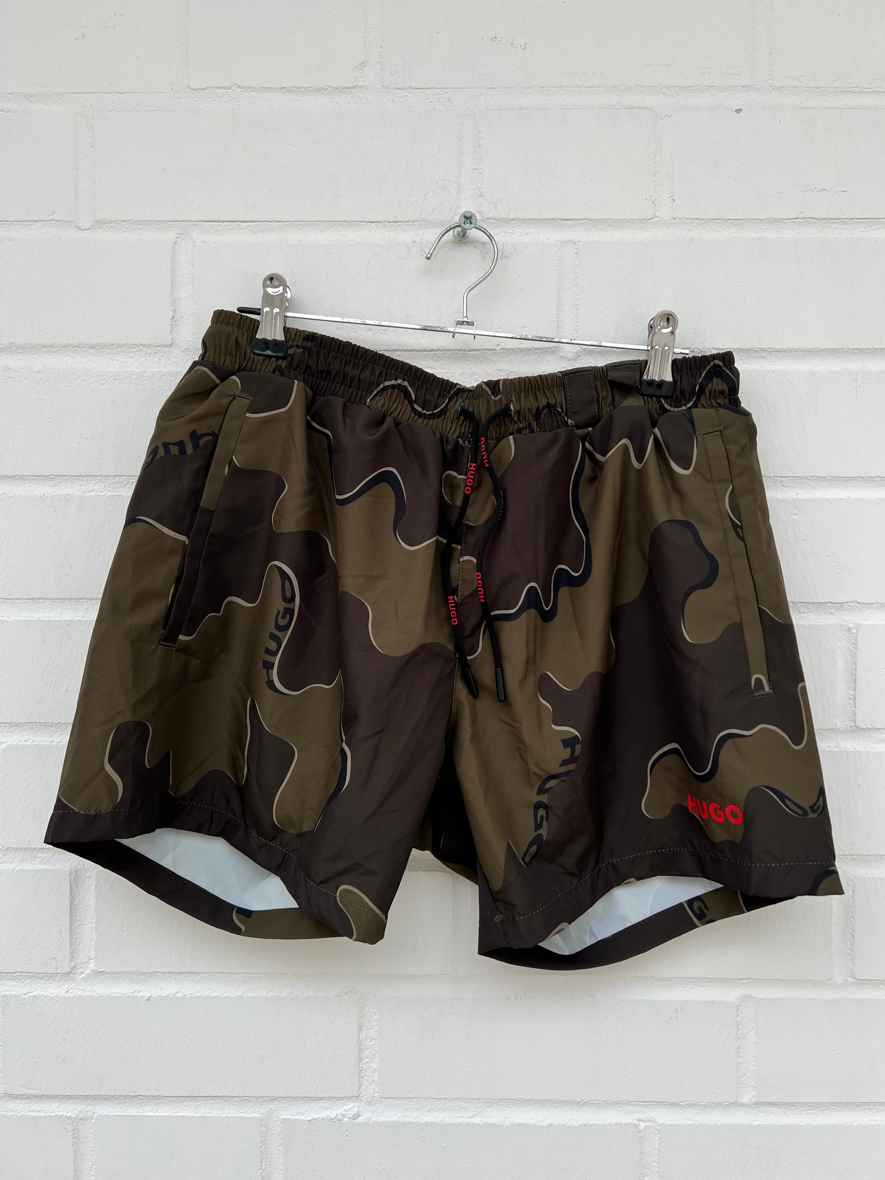 Badehose army muster