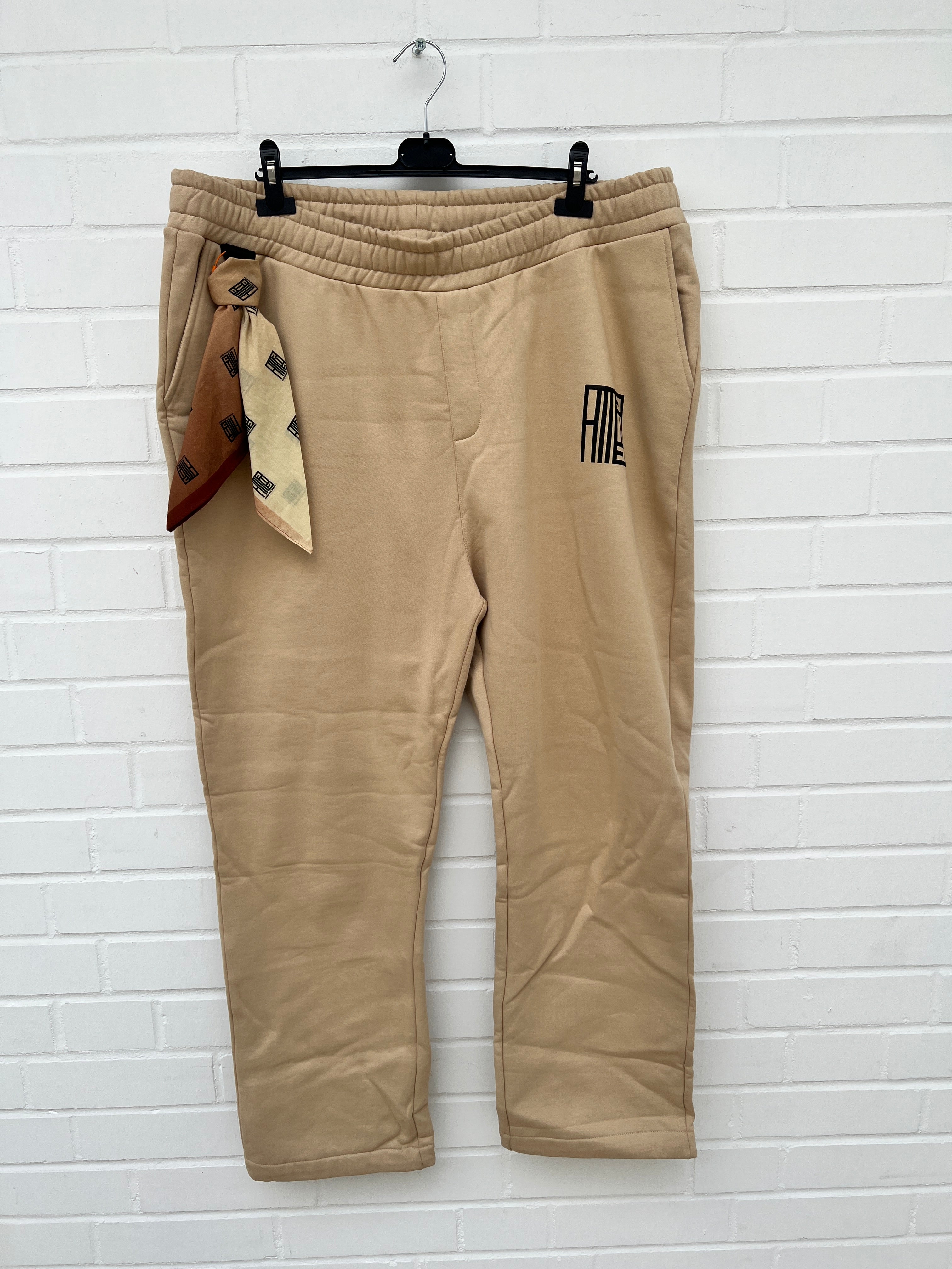 (26) A.M Anzug beige
