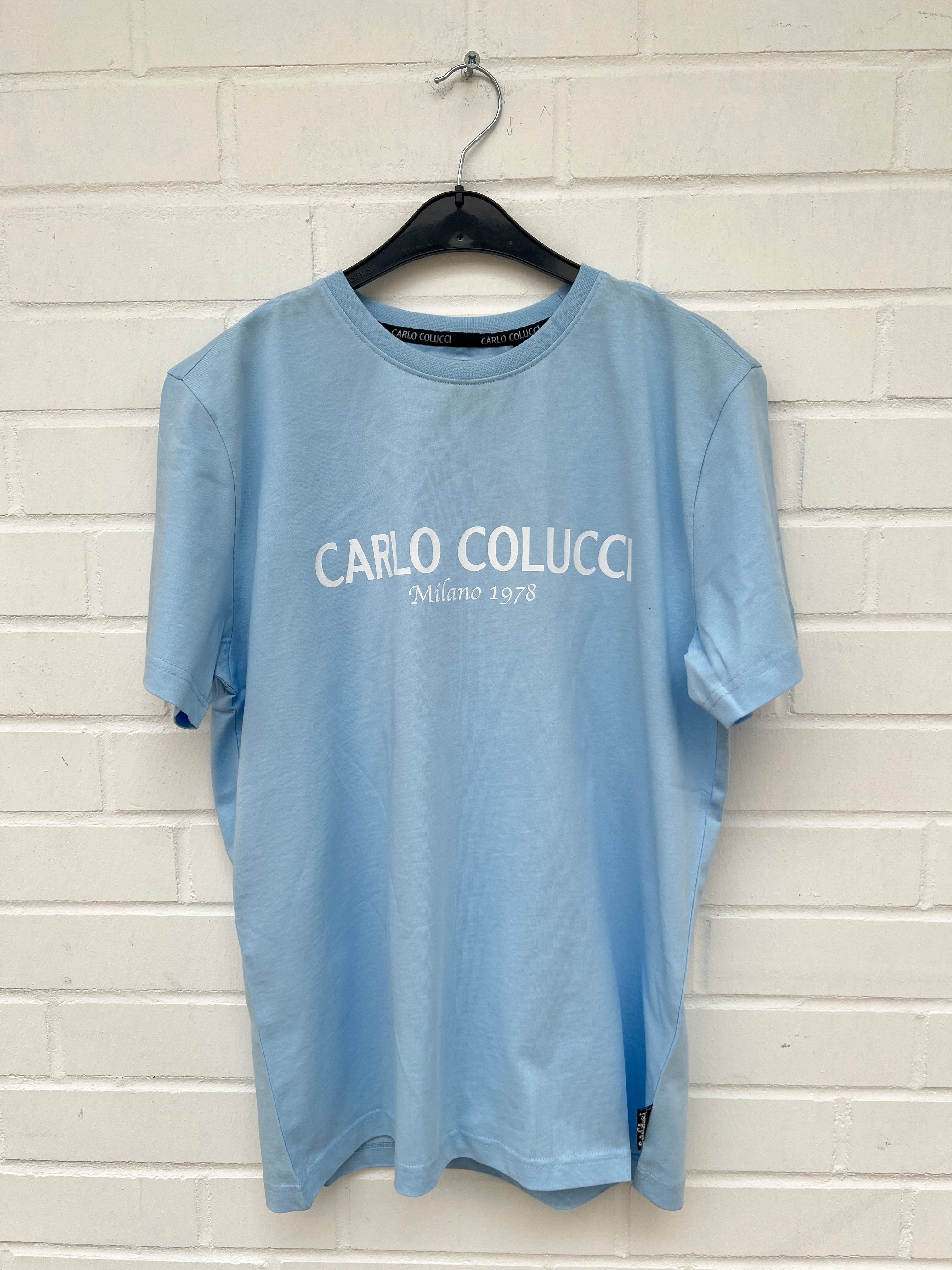 (139) Carlo Colucci Tshirt hellblau