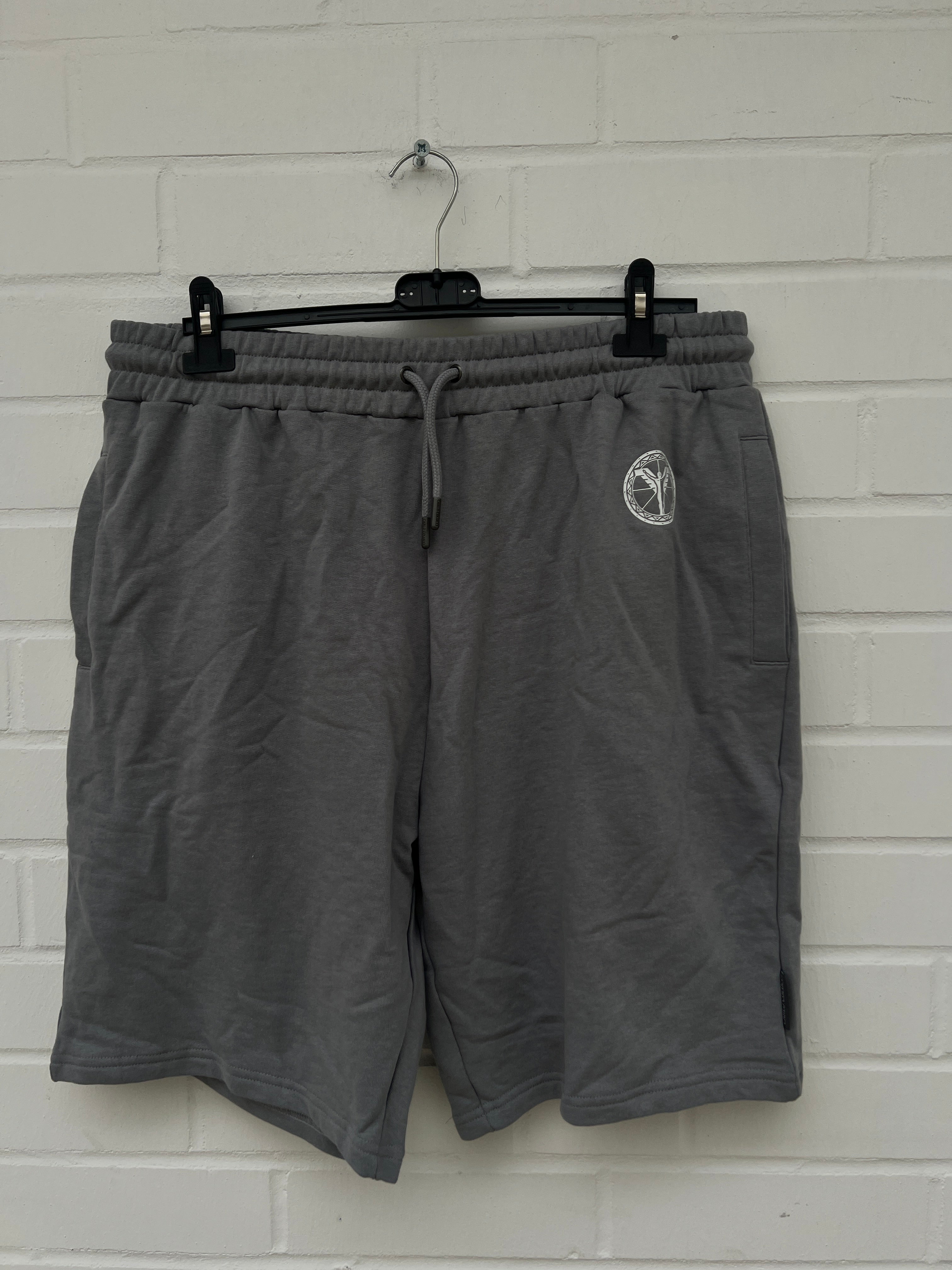 (174) Carlo Colucci Short grau