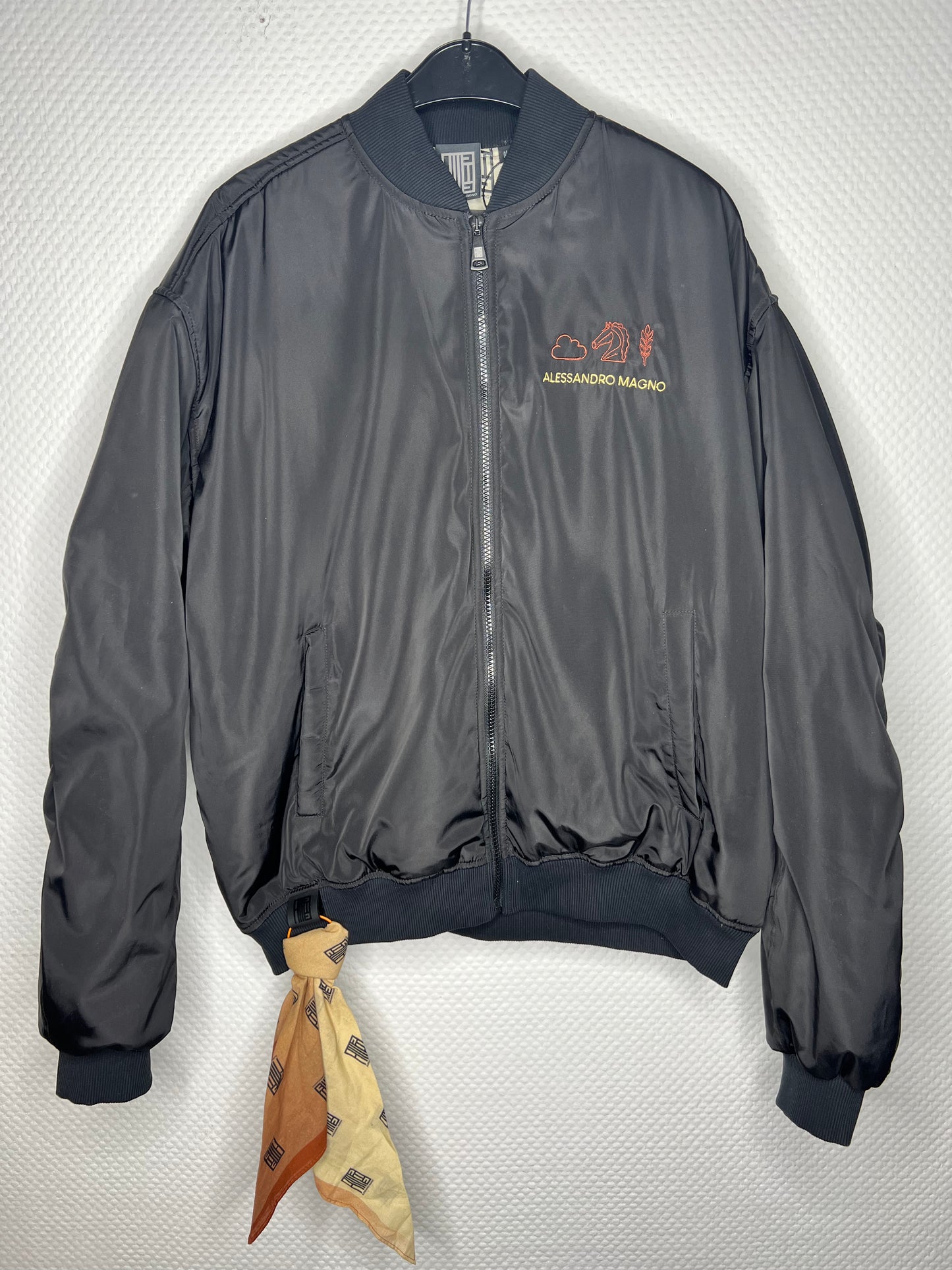 (46) Alessandro Magno Bomberjacke Schwarz Pferd Chapter3