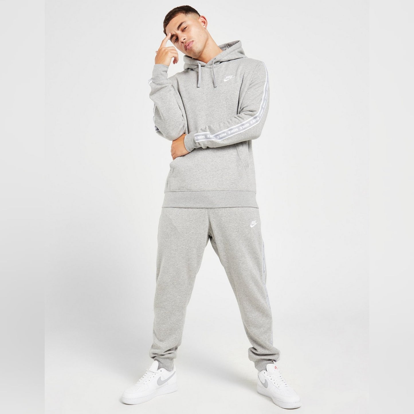 Nike Jogger Sportanzug Jogginganzug grau