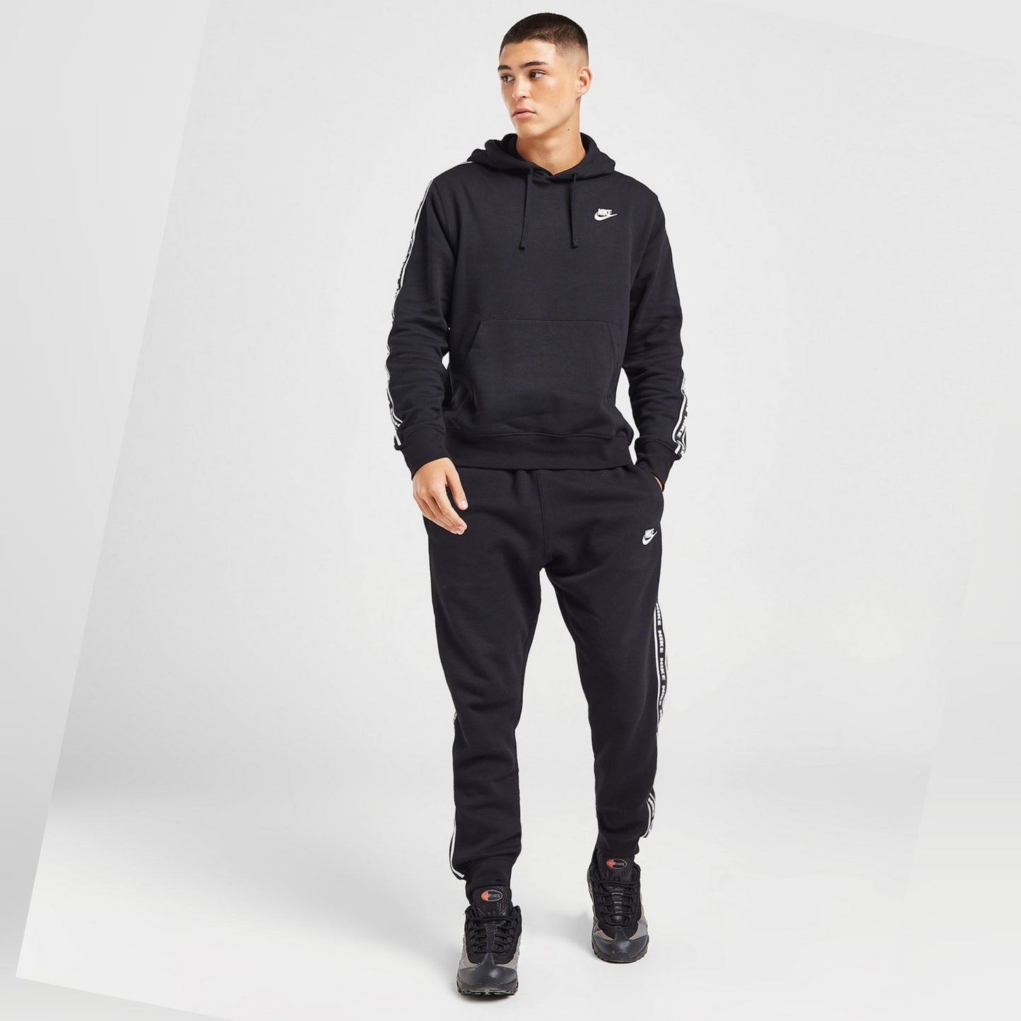 Nike Jogger Sportanzug Jogginganzug schwarz