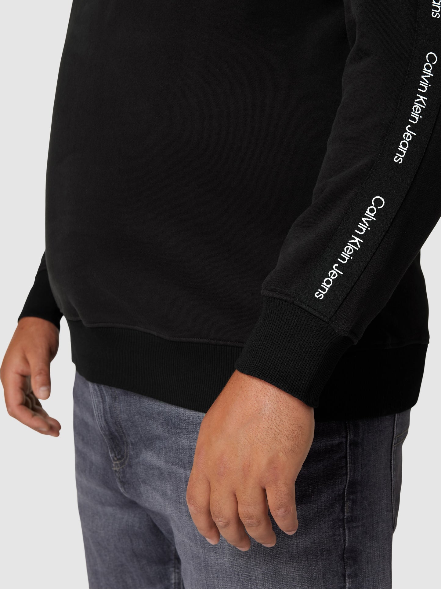 (27) Calvin Klein Sweatshirt schwarz Ärmel Logo