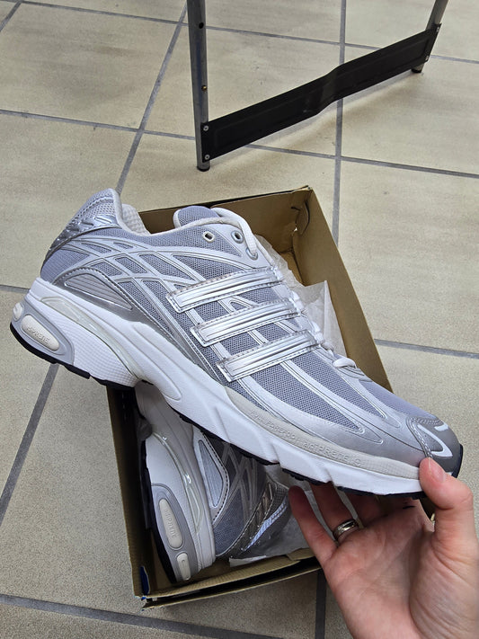 Adidas Sneaker grau silber Gr 47 1/3