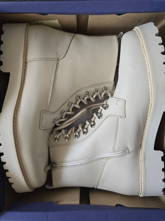 NUBIKK Herren Boots creme weiß (KLEINER MACKEL SIEHE BILD) GR 45