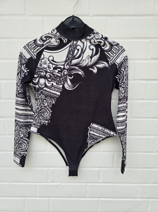 (Stange2) Carlo Colucci Damen Body schwarz weiß muster Gr XS