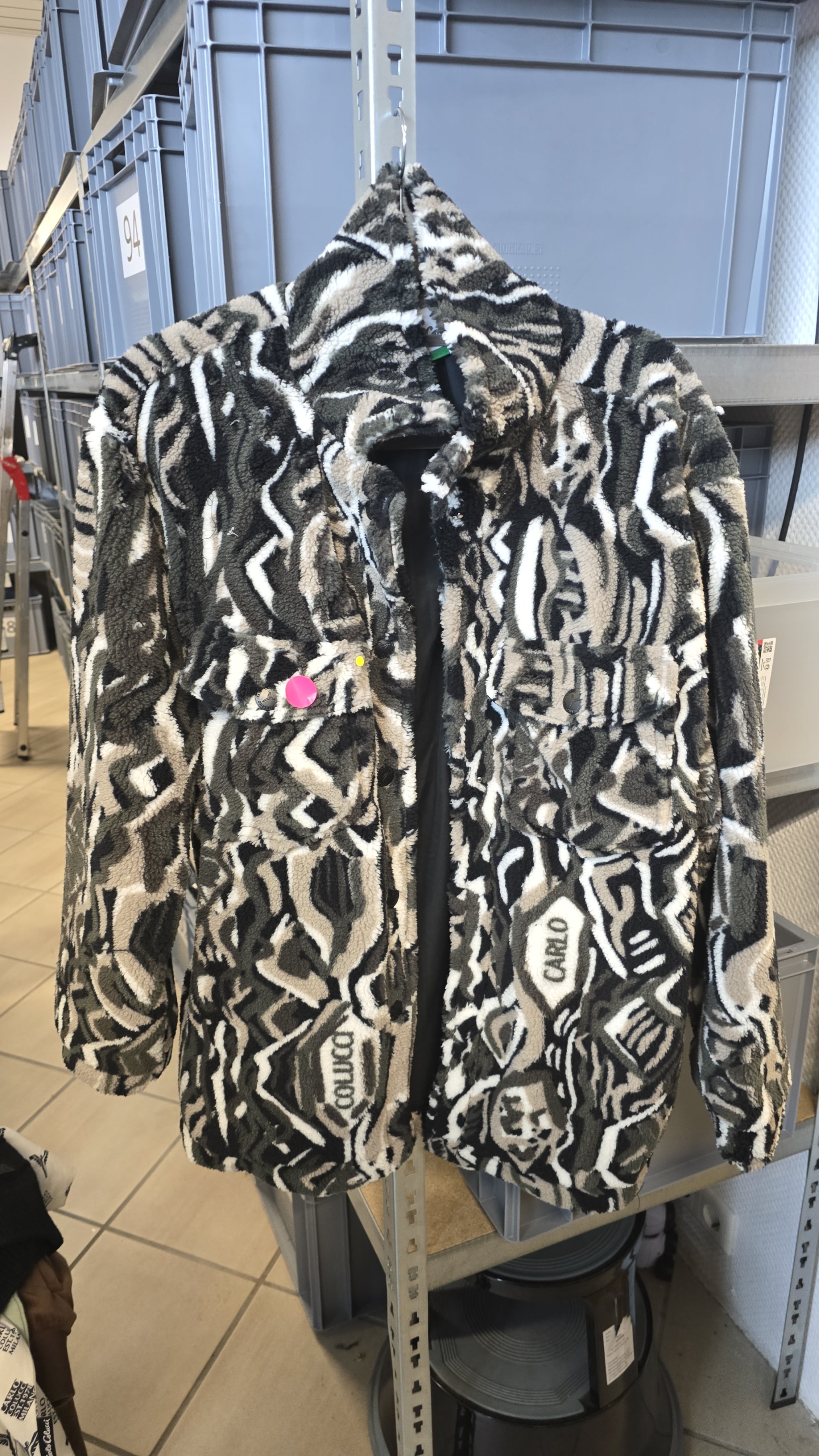 Carlo Colucci Teddyjacke Muster schwarz weiß Gr L mit Fehler